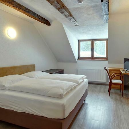 Zamecka Fortovna Obora - Forester House Kaznejov Bagian luar foto