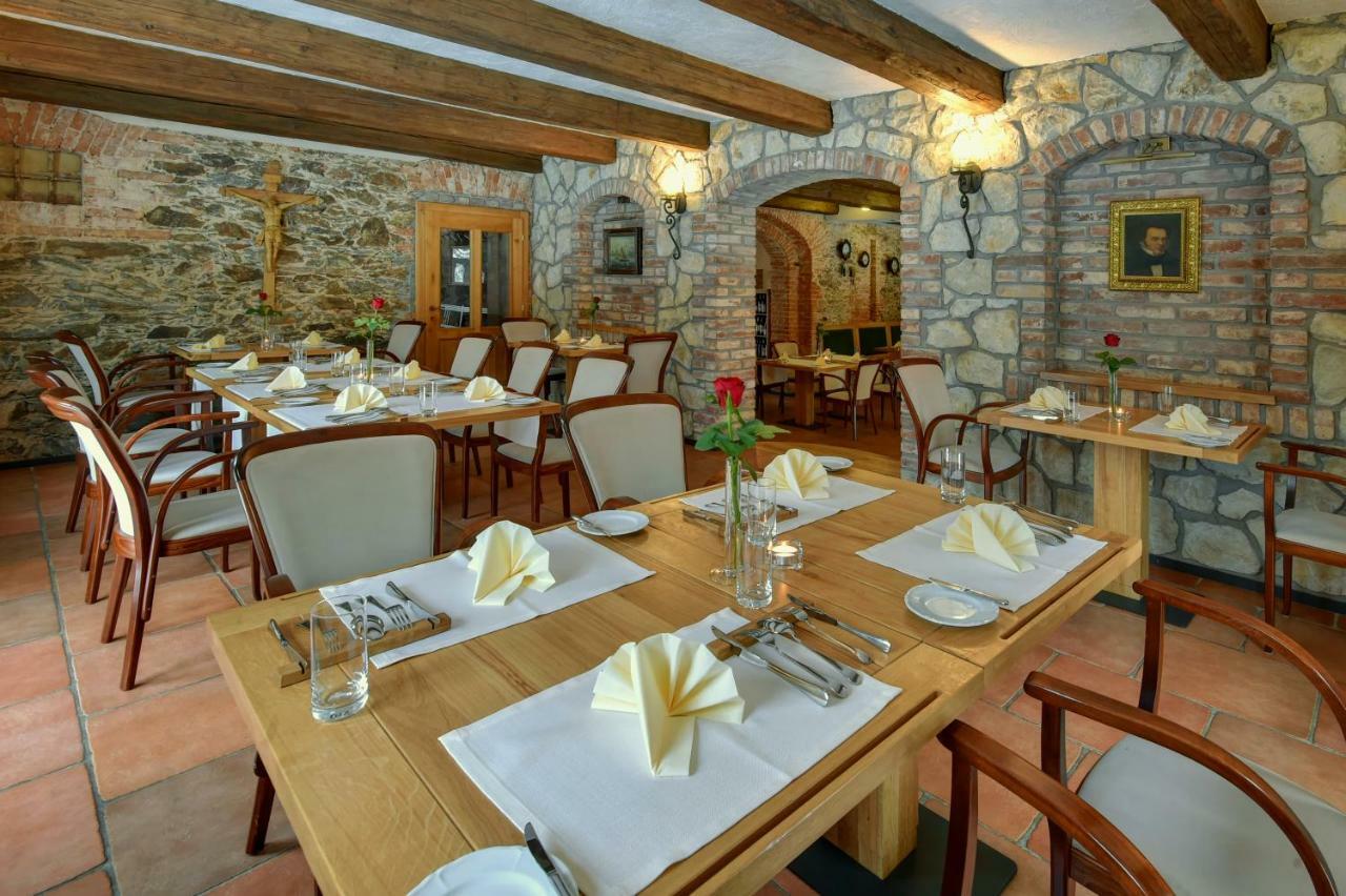 Zamecka Fortovna Obora - Forester House Kaznejov Bagian luar foto