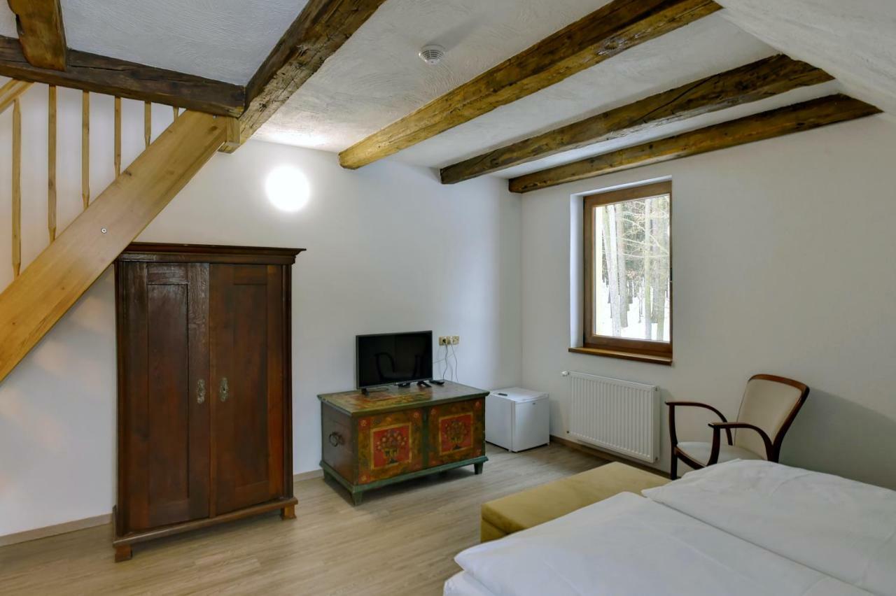 Zamecka Fortovna Obora - Forester House Kaznejov Bagian luar foto