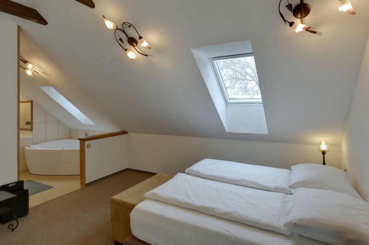 Zamecka Fortovna Obora - Forester House Kaznejov Bagian luar foto