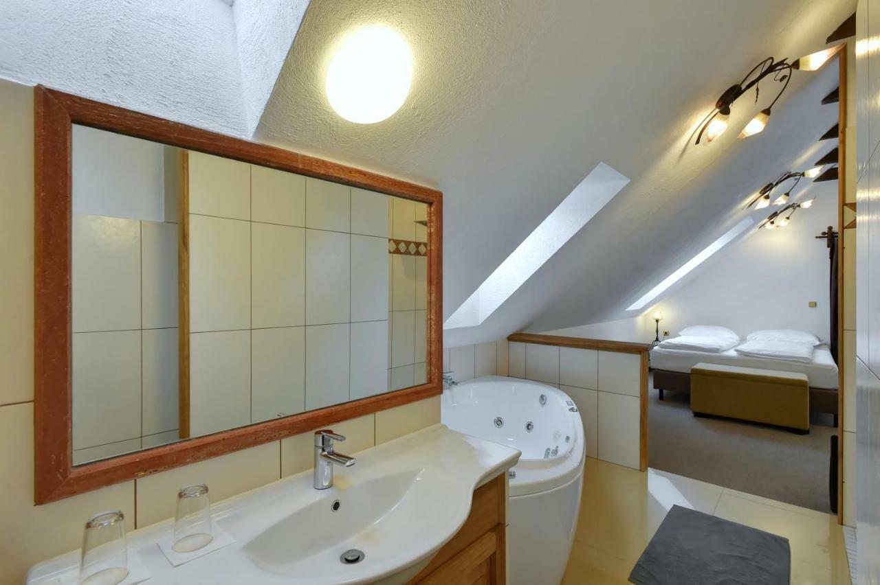 Zamecka Fortovna Obora - Forester House Kaznejov Bagian luar foto