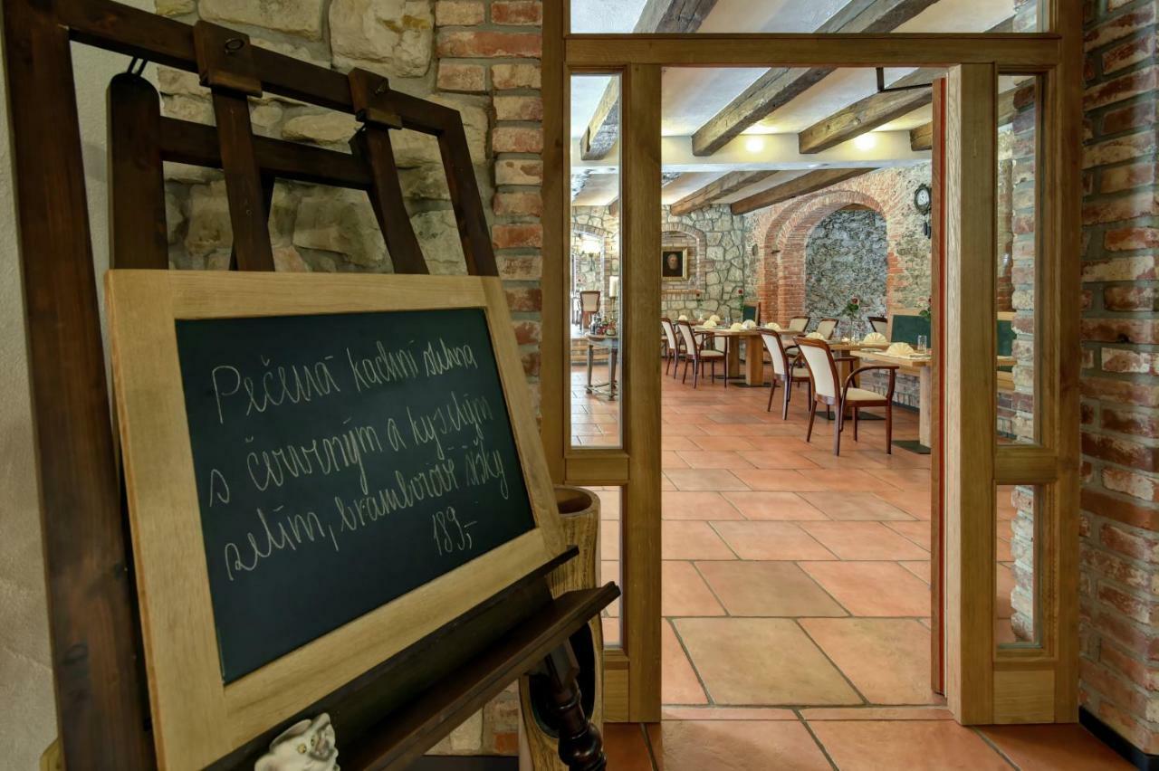 Zamecka Fortovna Obora - Forester House Kaznejov Bagian luar foto