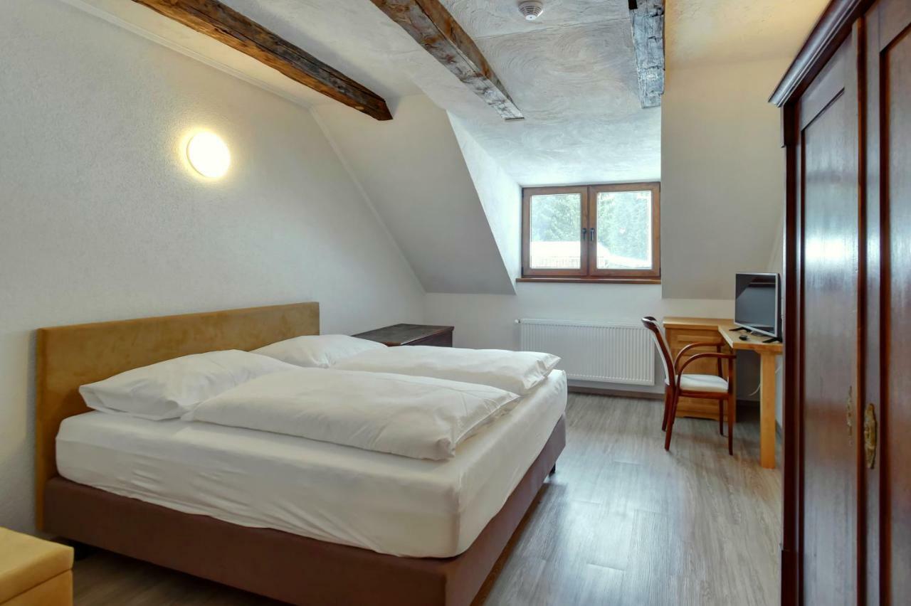 Zamecka Fortovna Obora - Forester House Kaznejov Bagian luar foto
