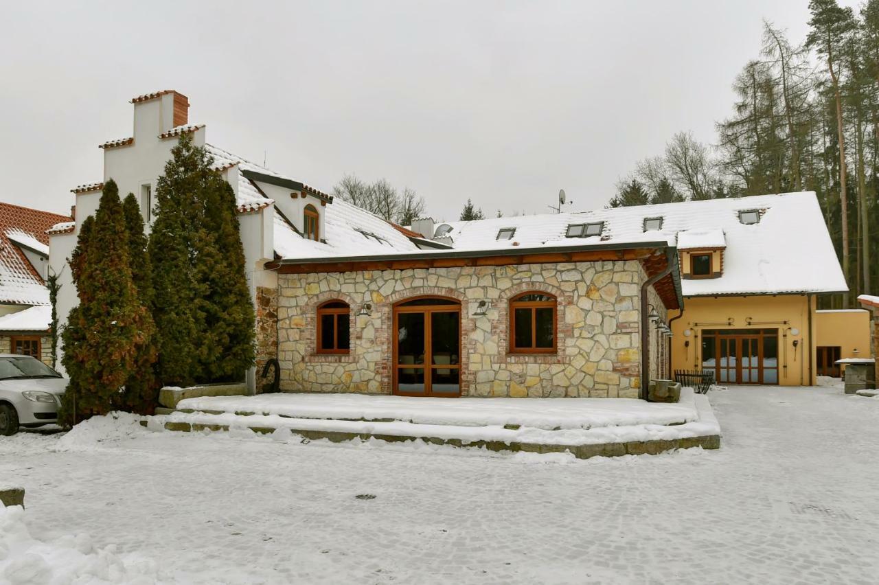 Zamecka Fortovna Obora - Forester House Kaznejov Bagian luar foto