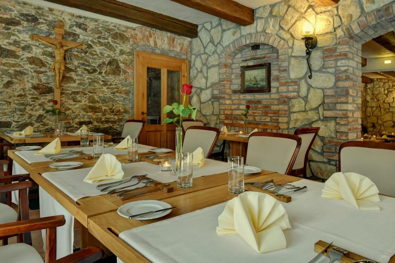 Zamecka Fortovna Obora - Forester House Kaznejov Bagian luar foto